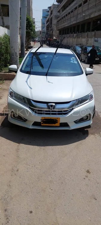 Honda Grace Hybrid 2015 for Sale in Karachi Image-1