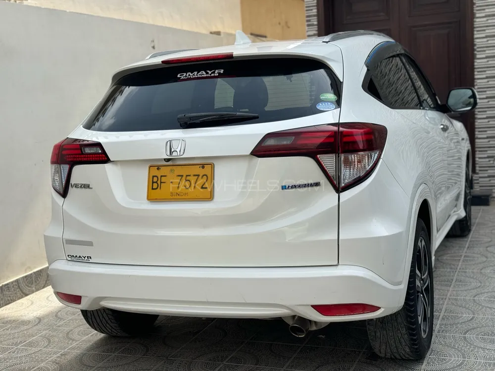 Honda Vezel 2015 for Sale in Karachi Image-1