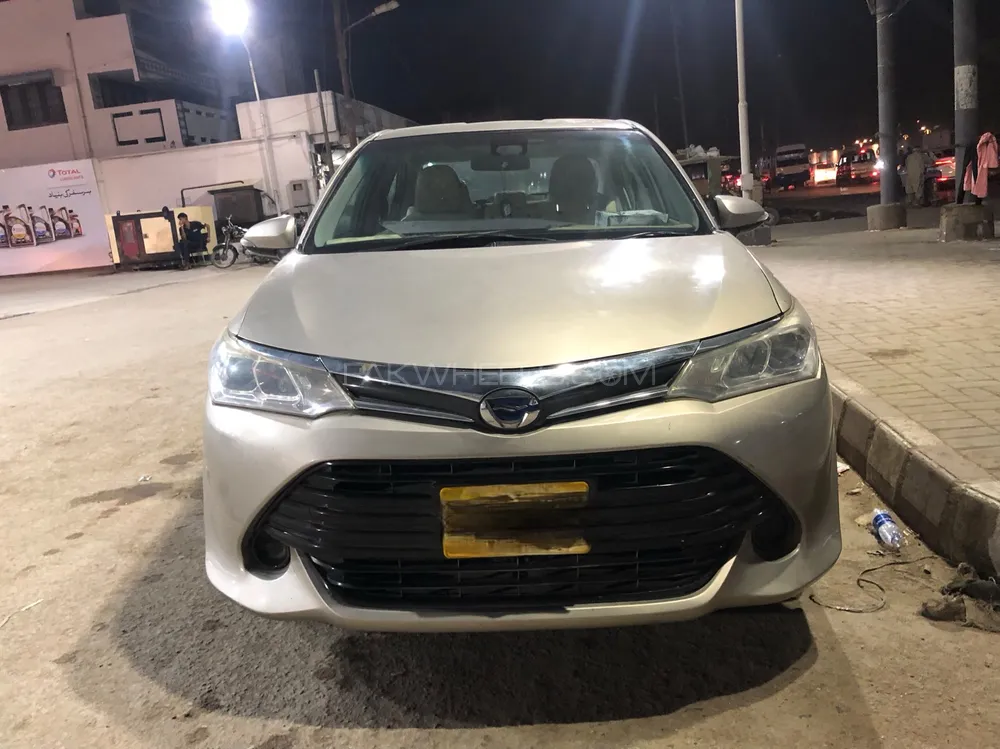 Toyota Corolla Axio 2015 for Sale in Karachi Image-1