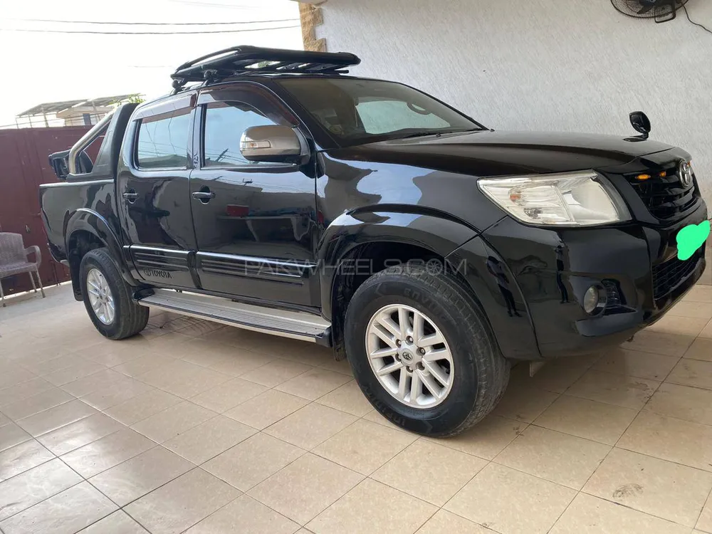 Toyota Hilux 2015 for Sale in Karachi Image-1