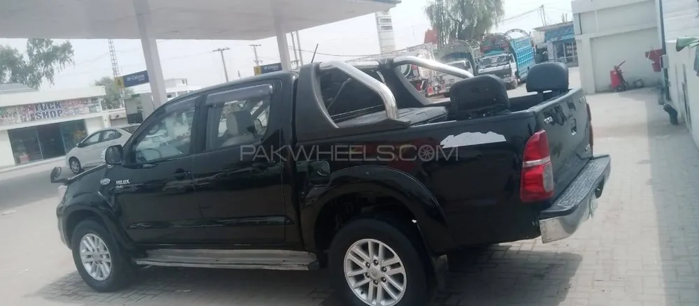 Toyota Hilux 2015 for Sale in Pindi gheb Image-1