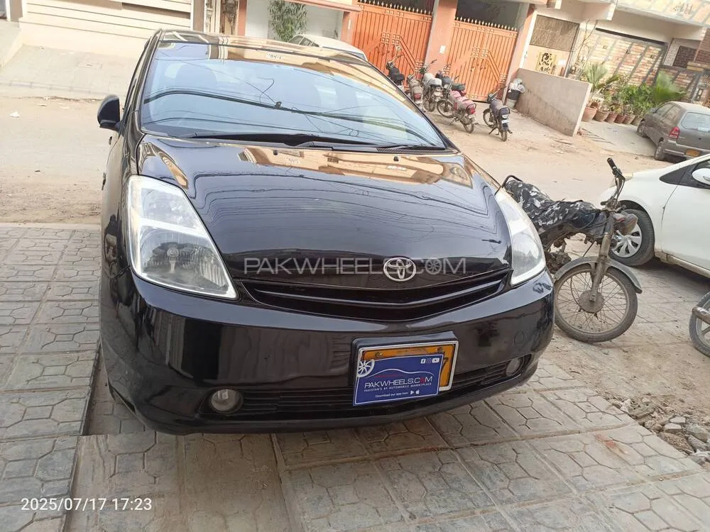 Toyota Prius 2011 for Sale in Karachi Image-1