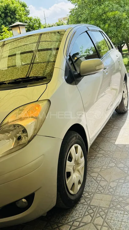 Toyota Vitz 2010 for Sale in Multan Image-1