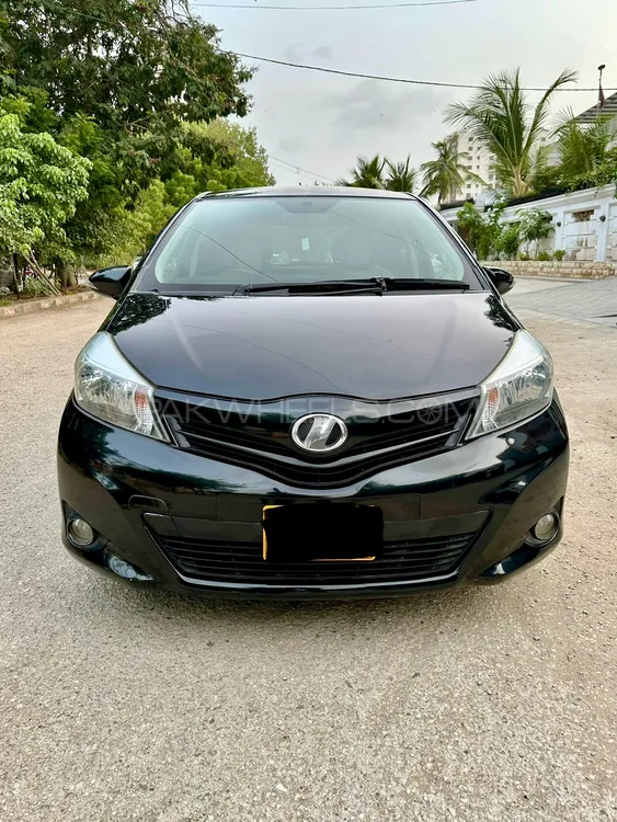 Toyota Vitz 2011 for Sale in Karachi Image-1