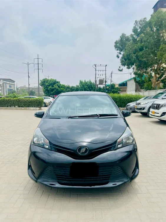 Toyota Vitz 2015 for Sale in Karachi Image-1