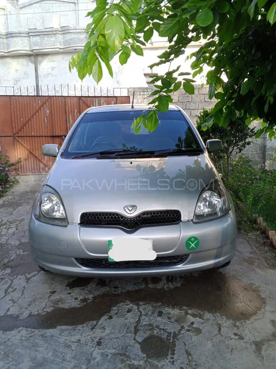 Toyota Vitz 2000 for Sale in Peshawar Image-1