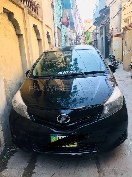 Toyota Vitz 2011 for Sale in Sialkot Image-1