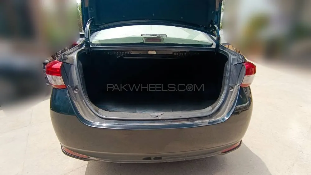Toyota Yaris Sedan 2021 for Sale in Karachi Image-1