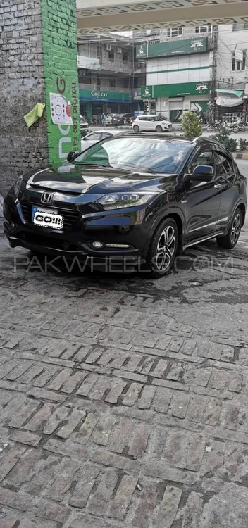 Honda Vezel 2017 for Sale in Peshawar Image-1