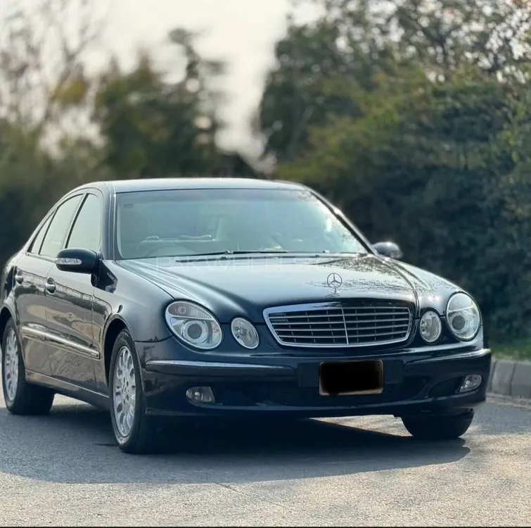 Mercedes Benz E Class 2005 for Sale in Lahore Image-1