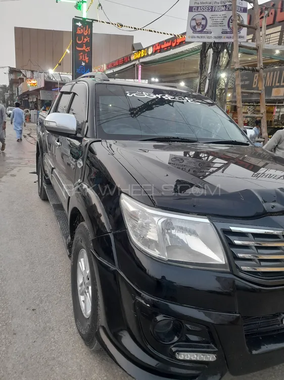 Toyota Hilux 2013 for Sale in Dera ismail khan Image-1