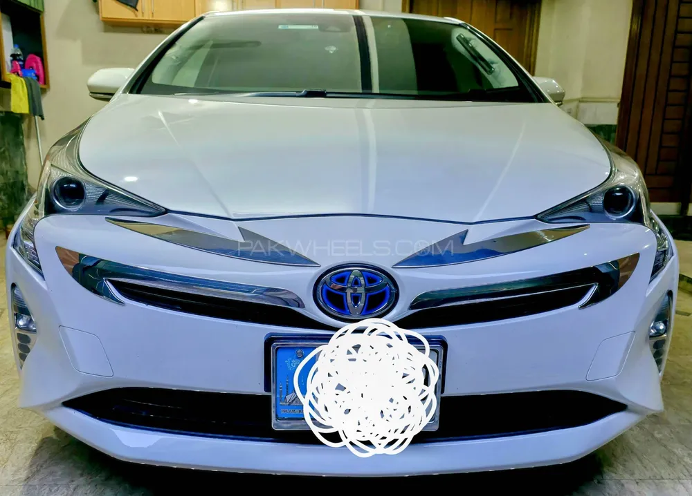 Toyota Prius 2017 for Sale in Lahore Image-1