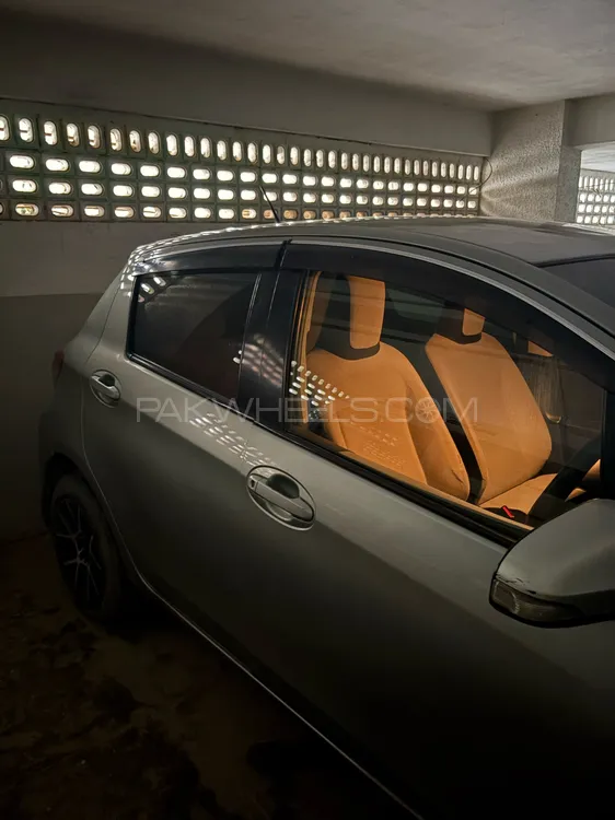 Toyota Vitz 2011 for Sale in Karachi Image-1