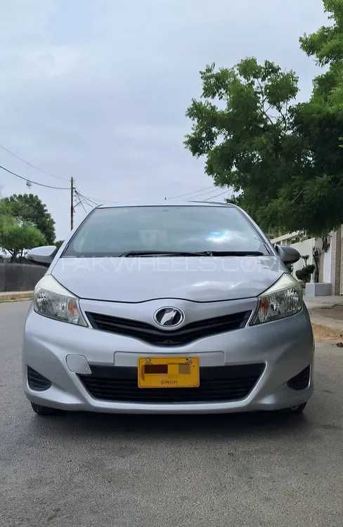 Toyota Vitz 2012 for Sale in Karachi Image-1