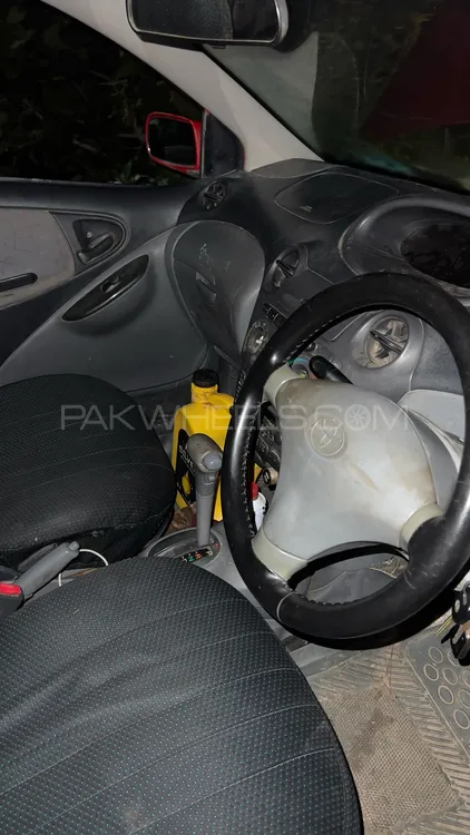 Toyota Vitz 2000 for Sale in Islamabad Image-1