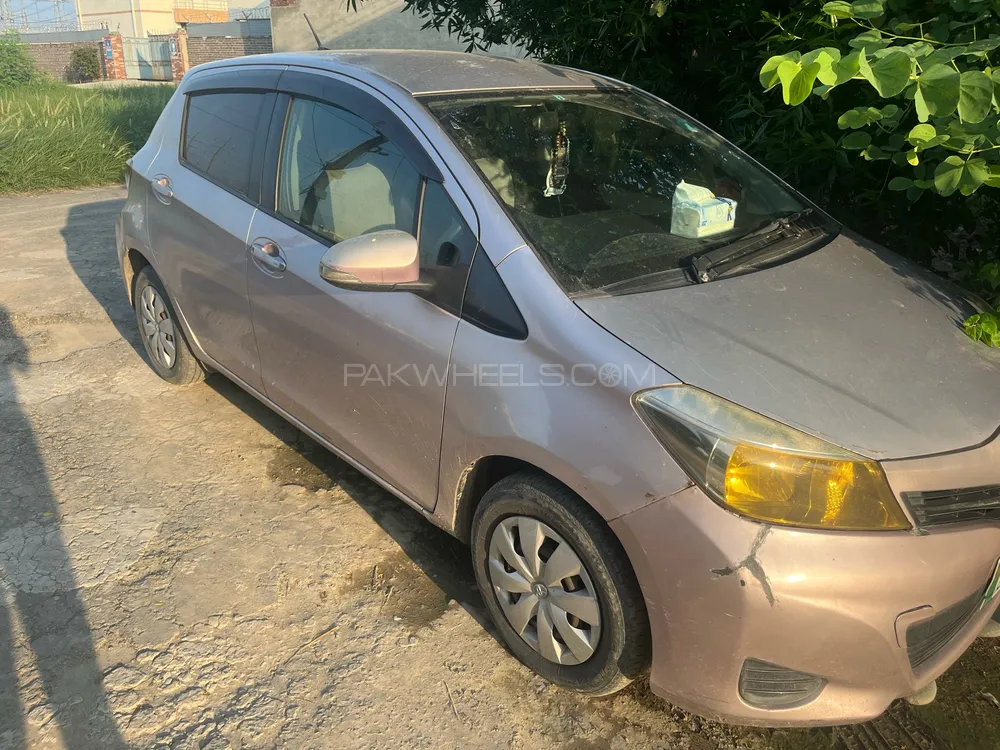 Toyota Vitz 2010 for Sale in Lahore Image-1