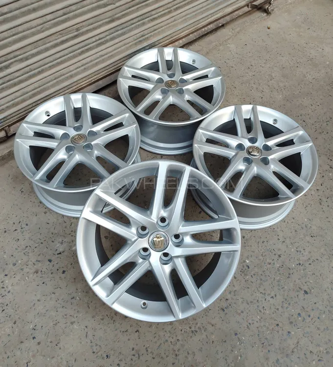 18" Toyota Crown Original Wheels Image-1