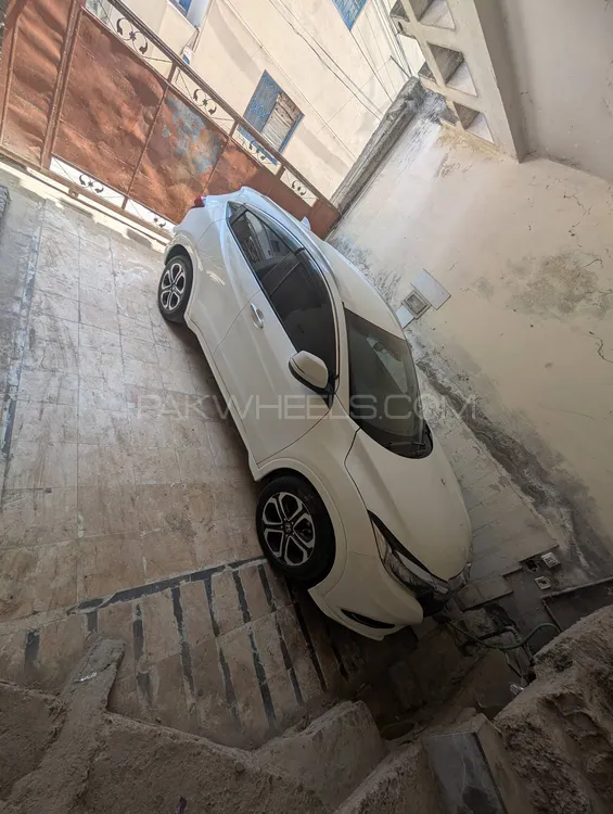 Honda Vezel 2015 for Sale in Rawalpindi Image-1