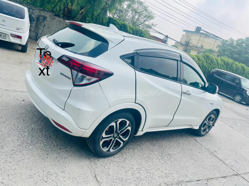 Honda Vezel 2016 for Sale in Rawalpindi Image-1