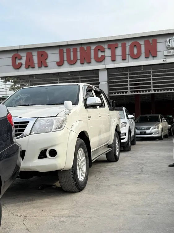 Toyota Hilux 2014 for Sale in Peshawar Image-1
