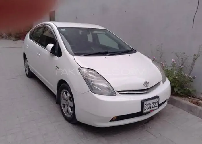 Toyota Prius 2011 for Sale in Lahore Image-1