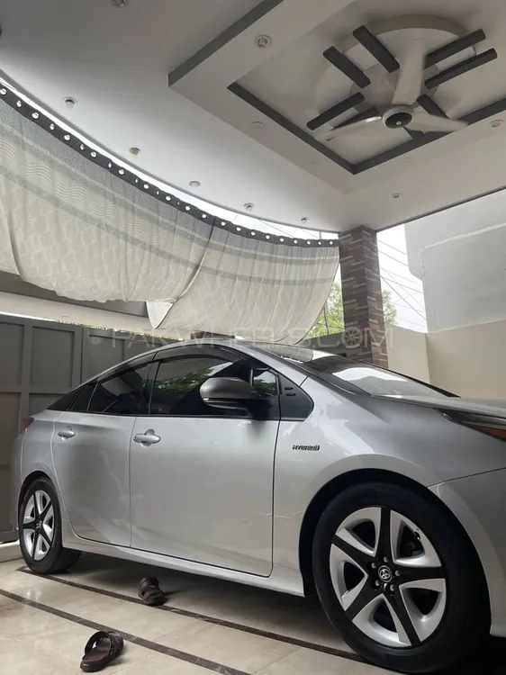Toyota Prius 2017 for Sale in Karachi Image-1