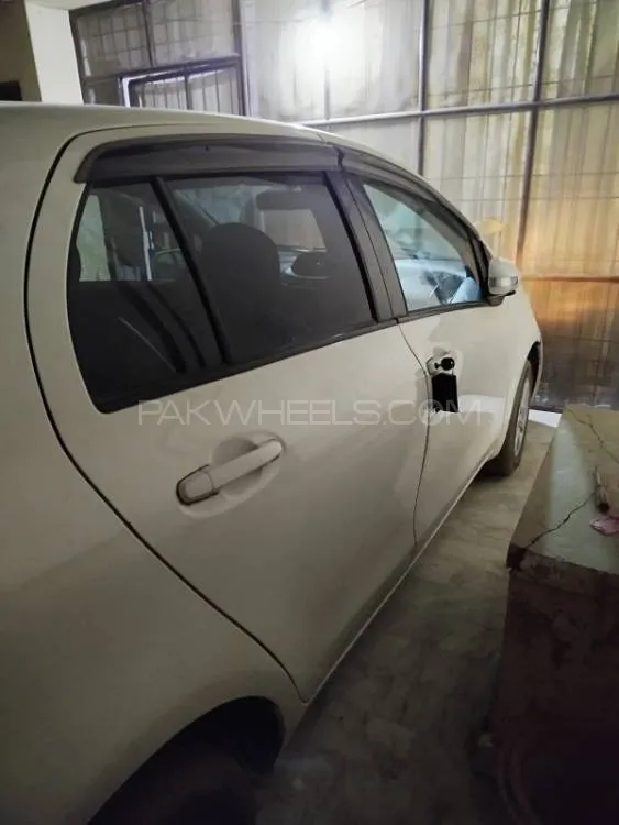 Toyota Vitz 2010 for Sale in Karachi Image-1