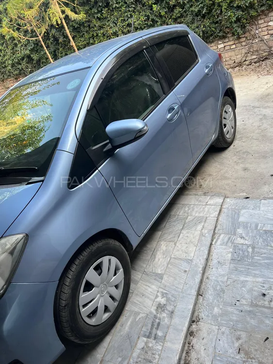 Toyota Vitz 2011 for Sale in Mardan Image-1