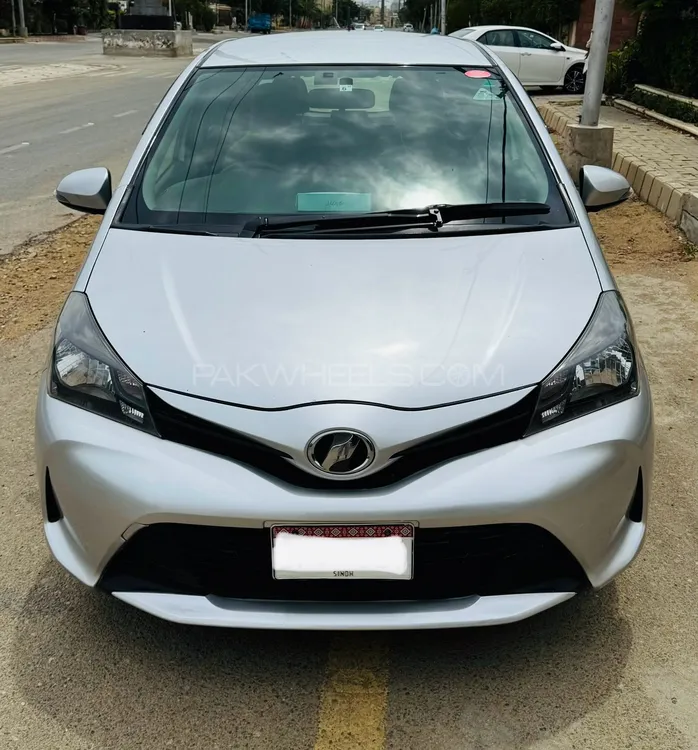 Toyota Vitz 2015 for Sale in Karachi Image-1