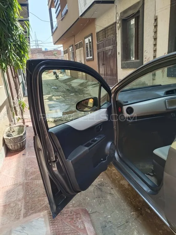 Toyota Vitz 2016 for Sale in Lahore Image-1