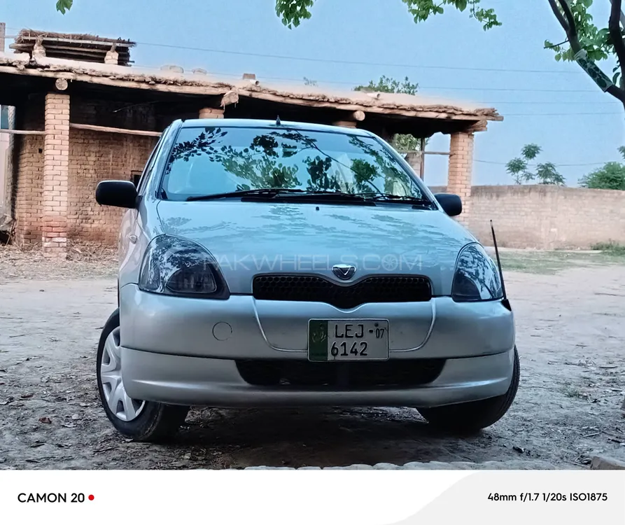 Toyota Vitz 2001 for Sale in Charsadda Image-1