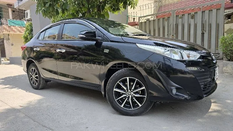 Toyota Yaris Sedan 2021 for Sale in Lahore Image-1