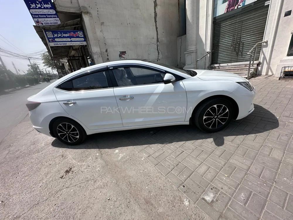 Hyundai Elantra 2022 for Sale in Faisalabad Image-1