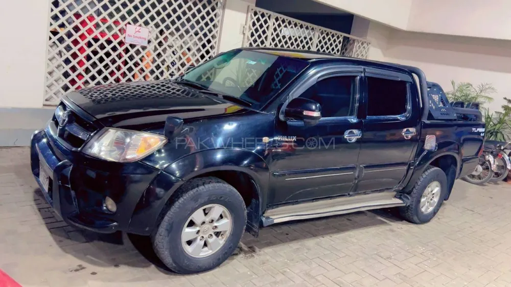 Toyota Hilux 2011 for Sale in Islamabad Image-1