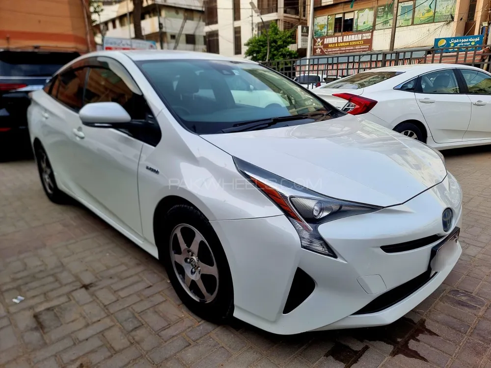 Toyota Prius 2015 for Sale in Karachi Image-1