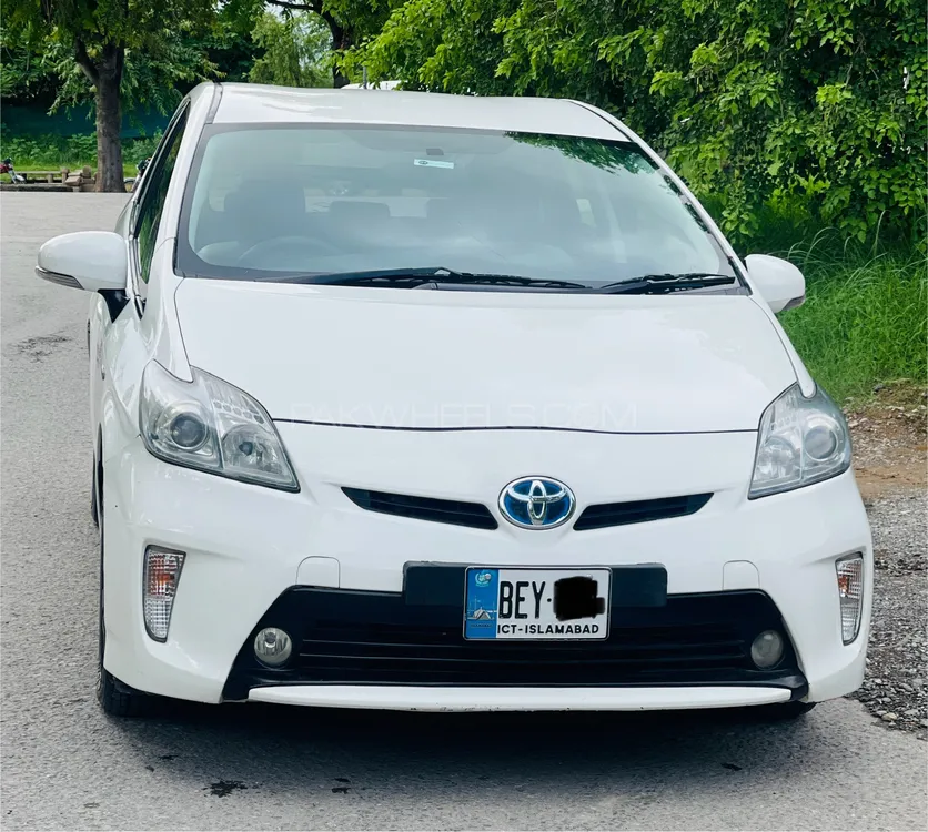 Toyota Prius 2015 for Sale in Islamabad Image-1