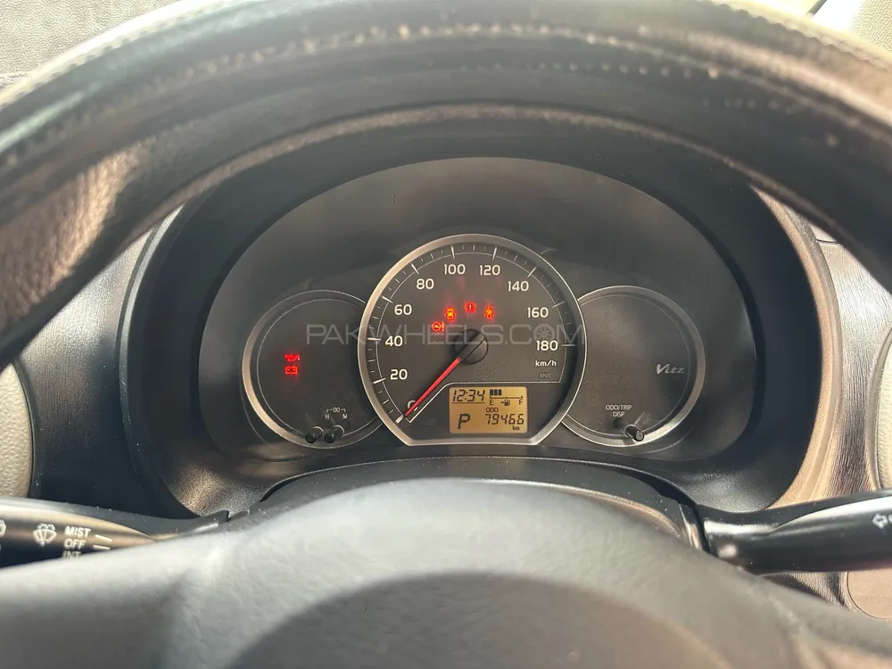 Toyota Vitz 2012 for Sale in Karachi Image-1