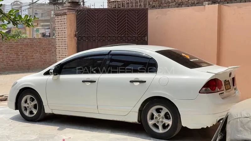 Honda Civic 2010 for Sale in Pattoki Image-1