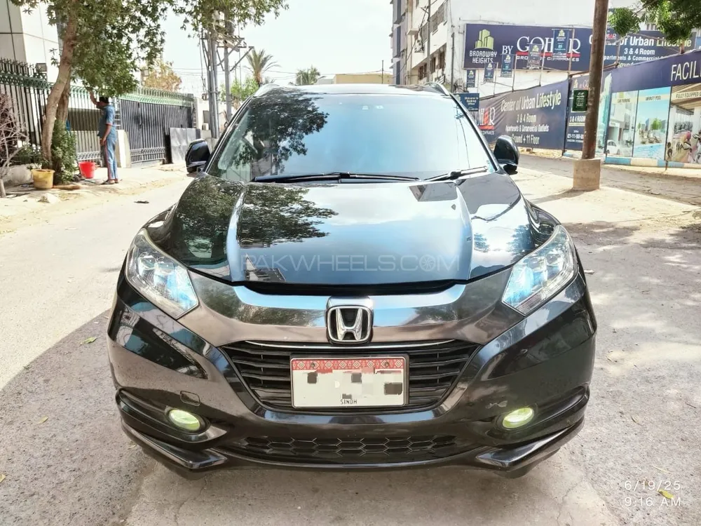 Honda Vezel 2015 for Sale in Karachi Image-1