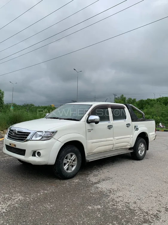 Toyota Hilux 2016 for Sale in Islamabad Image-1