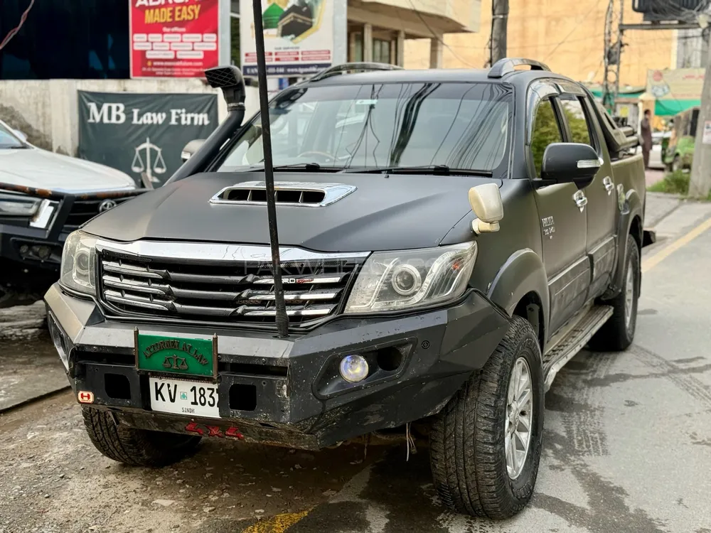 Toyota Hilux 2011 for Sale in Lahore Image-1
