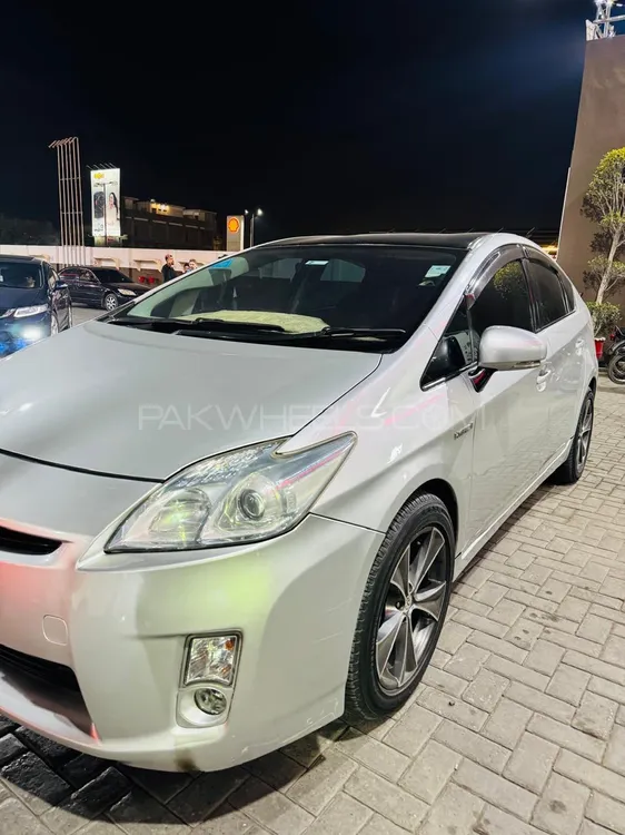 Toyota Prius 2010 for Sale in Lahore Image-1