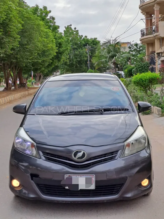 Toyota Vitz 2012 for Sale in Karachi Image-1