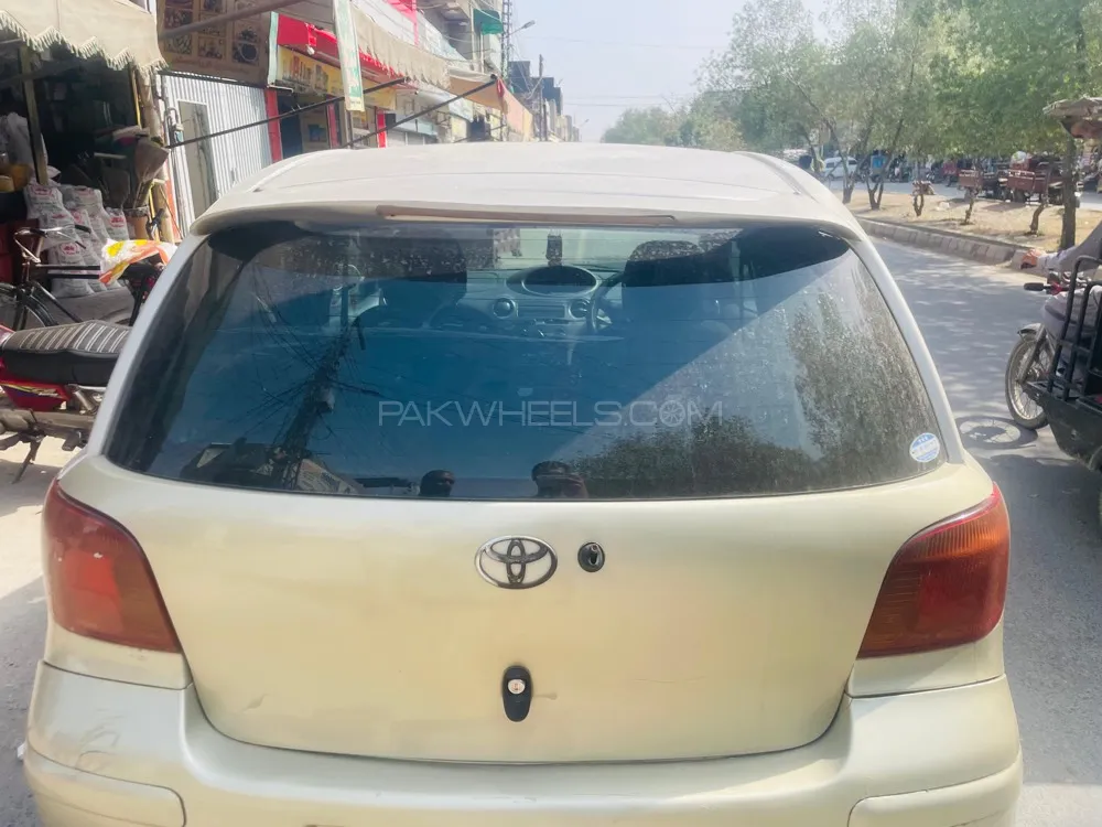 Toyota Vitz 2002 for Sale in Lahore Image-1