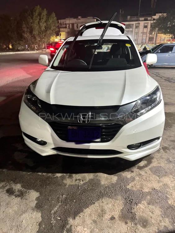 Honda Vezel 2014 for Sale in Karachi Image-1