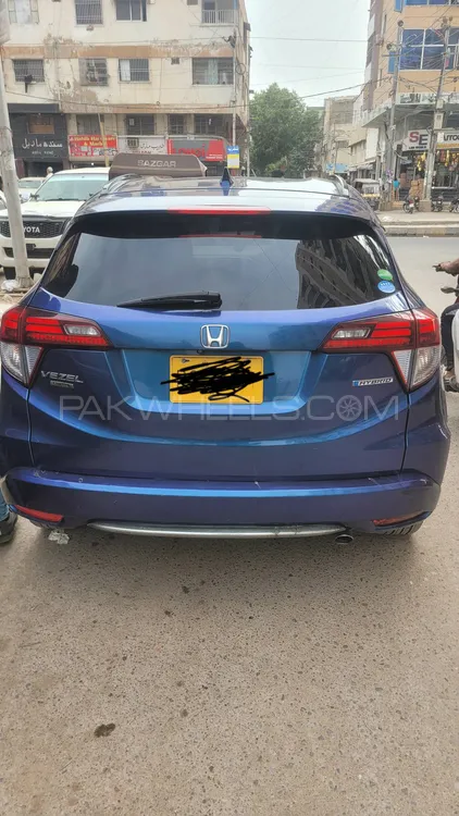 Honda Vezel 2015 for Sale in Karachi Image-1