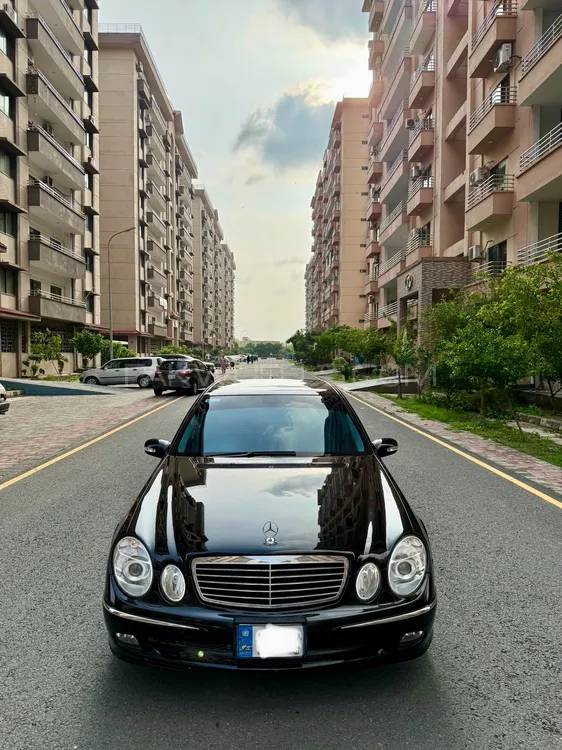 Mercedes Benz E Class 2005 for Sale in Lahore Image-1