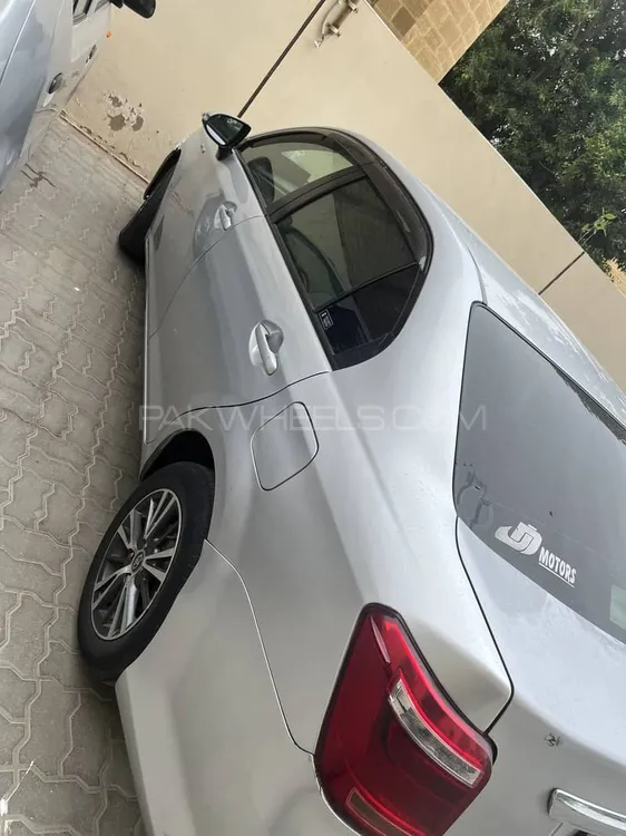 Toyota Corolla Axio 2017 for Sale in Karachi Image-1