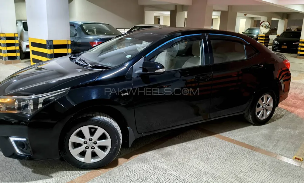Toyota Corolla 2015 for Sale in Karachi Image-1