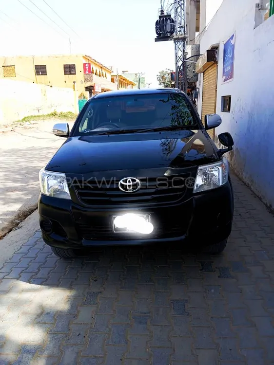 Toyota Hilux 2015 for Sale in Islamabad Image-1